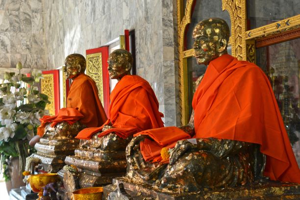 Pay homage toward the replica of Luang Pho Chaem