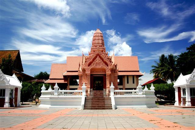 Phra Phuttha Maha Thammaracha enshrined at Wat Trai Phum