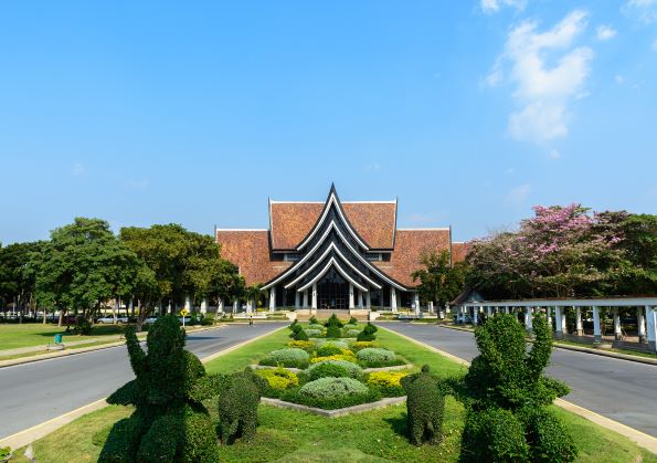 Visit Bang Sai Arts and Crafts Center in Ayutthaya