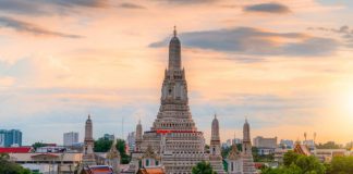 Wat Arun (Temple Of Dawn) Wat Arun Ratchawararam Temple - Bangkok ThailandWat Arun Ratchawararam Temple - Bangkok Thailand