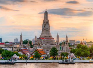Wat Arun (Temple Of Dawn) Wat Arun Ratchawararam Temple - Bangkok ThailandWat Arun Ratchawararam Temple - Bangkok Thailand