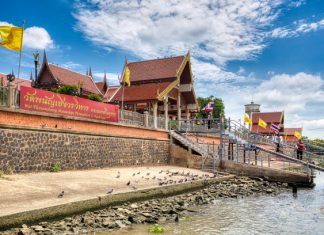 Wat Phanan Choeng Wat Phanan Choeng temple located in Ayutthaya, Thailand