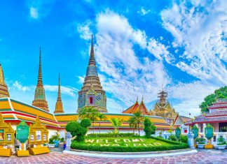 Wat Pho (Temple of the Reclining Buddha) Wat Pho the reclining Buddha, Bangkok Thailand
