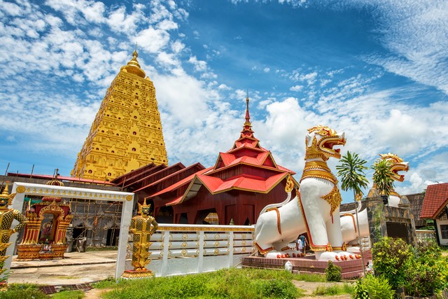 Buddha Khaya Stupa, golden pagoda at Wat Wang Wi Weh Karam