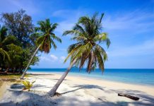 Koh Bulon (Bulon Island) Koh Bulon Leh white sandy beach