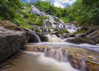 Mae Ya Waterfall Mae Ya Waterfall (Doi Inthanon National Park, Chiang Mai, Thailand)