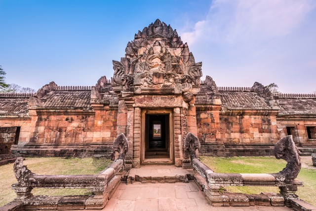 Phanom Rung historical park is Castle Rock old Architecture