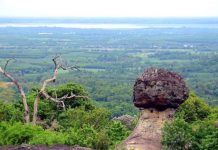 Phu Hin Jom Tat (Forest Park) Phu Hin Jom Tat or the forest park in Udon Thani