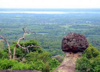 Phu Hin Jom Tat (Forest Park) Phu Hin Jom Tat or the forest park in Udon Thani