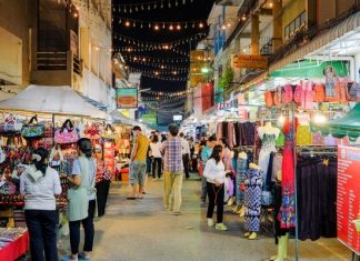 Night Shopping in Chiang Rai Night Shopping in Chiang Rai