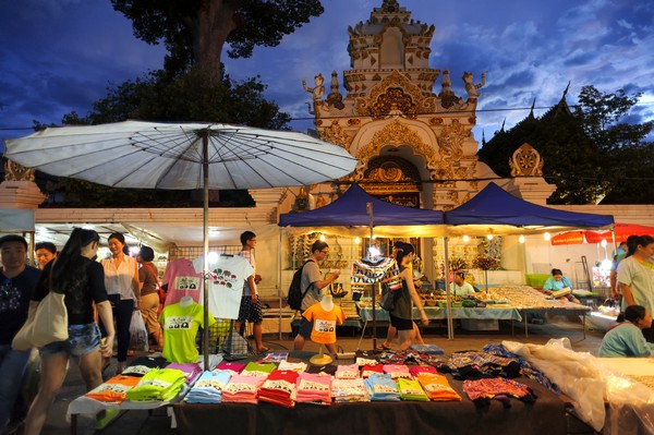 People are shopping in Chiang Mai